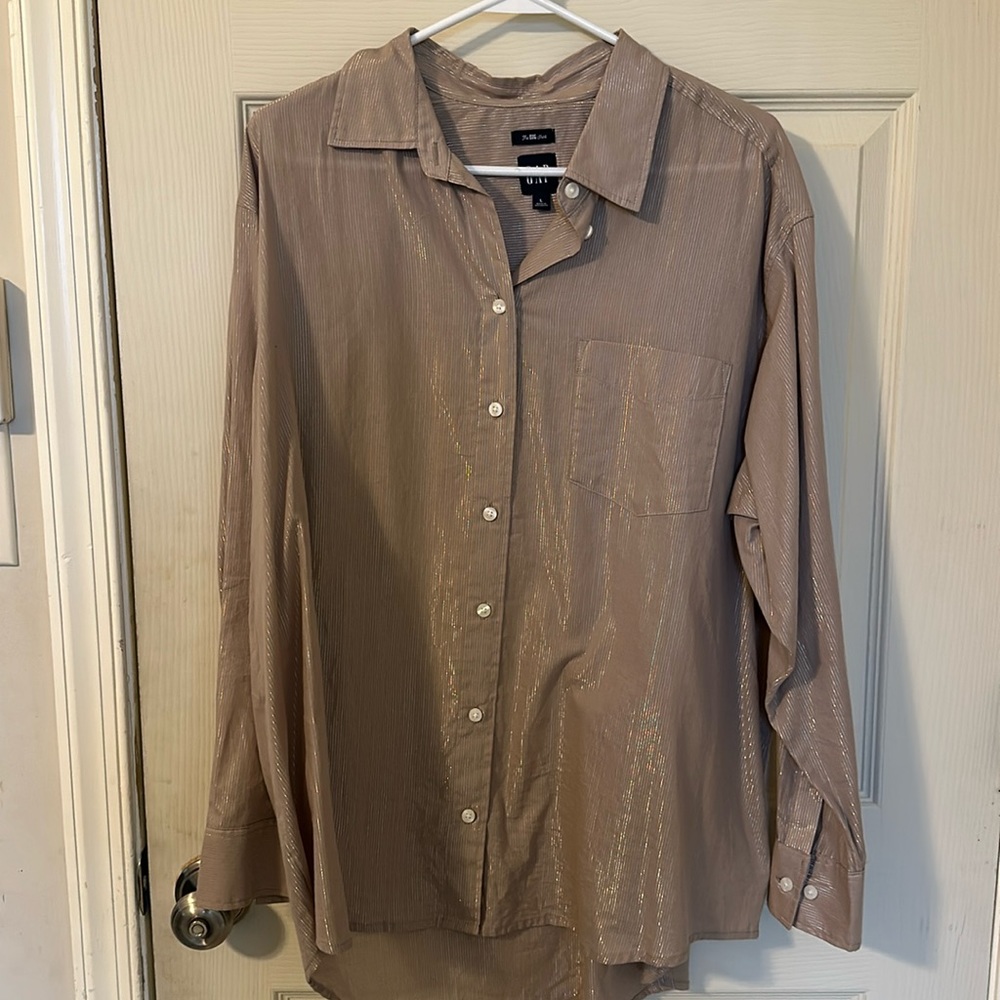 Women’s GAP button down shirt